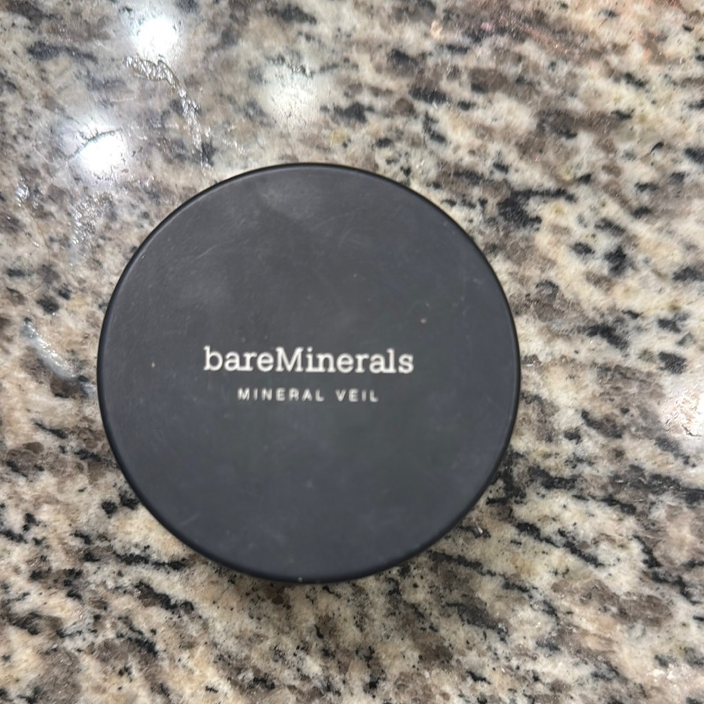 bareMinerals Mineral Veil in Black Compact